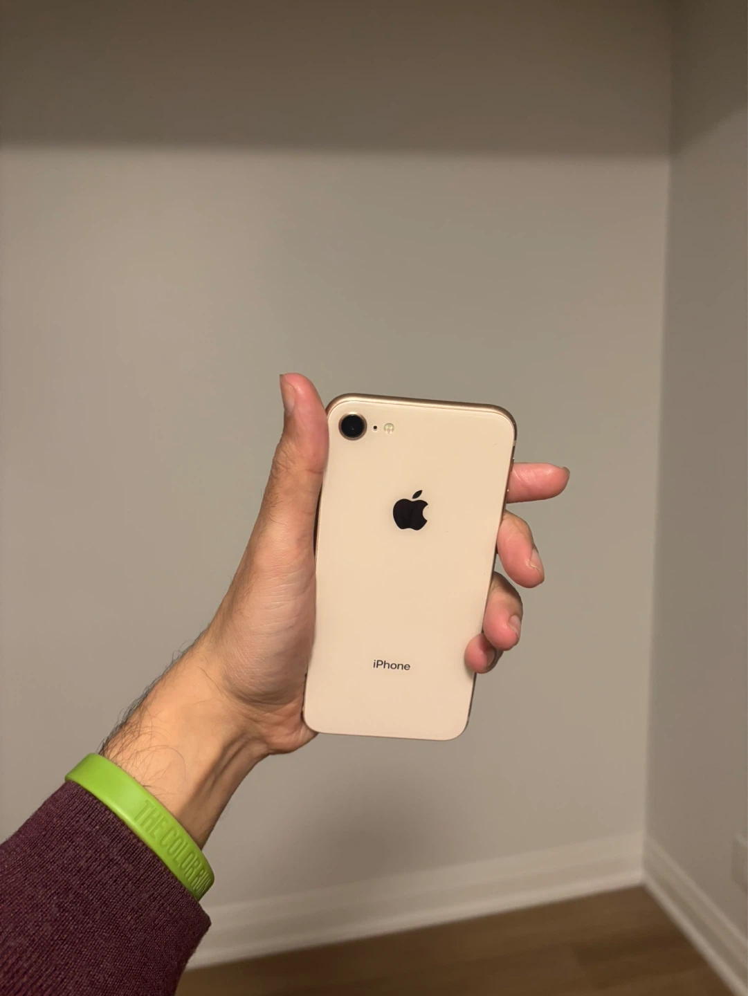 iPhone 8 - Cracked Screen plus’s still functional - photo 3