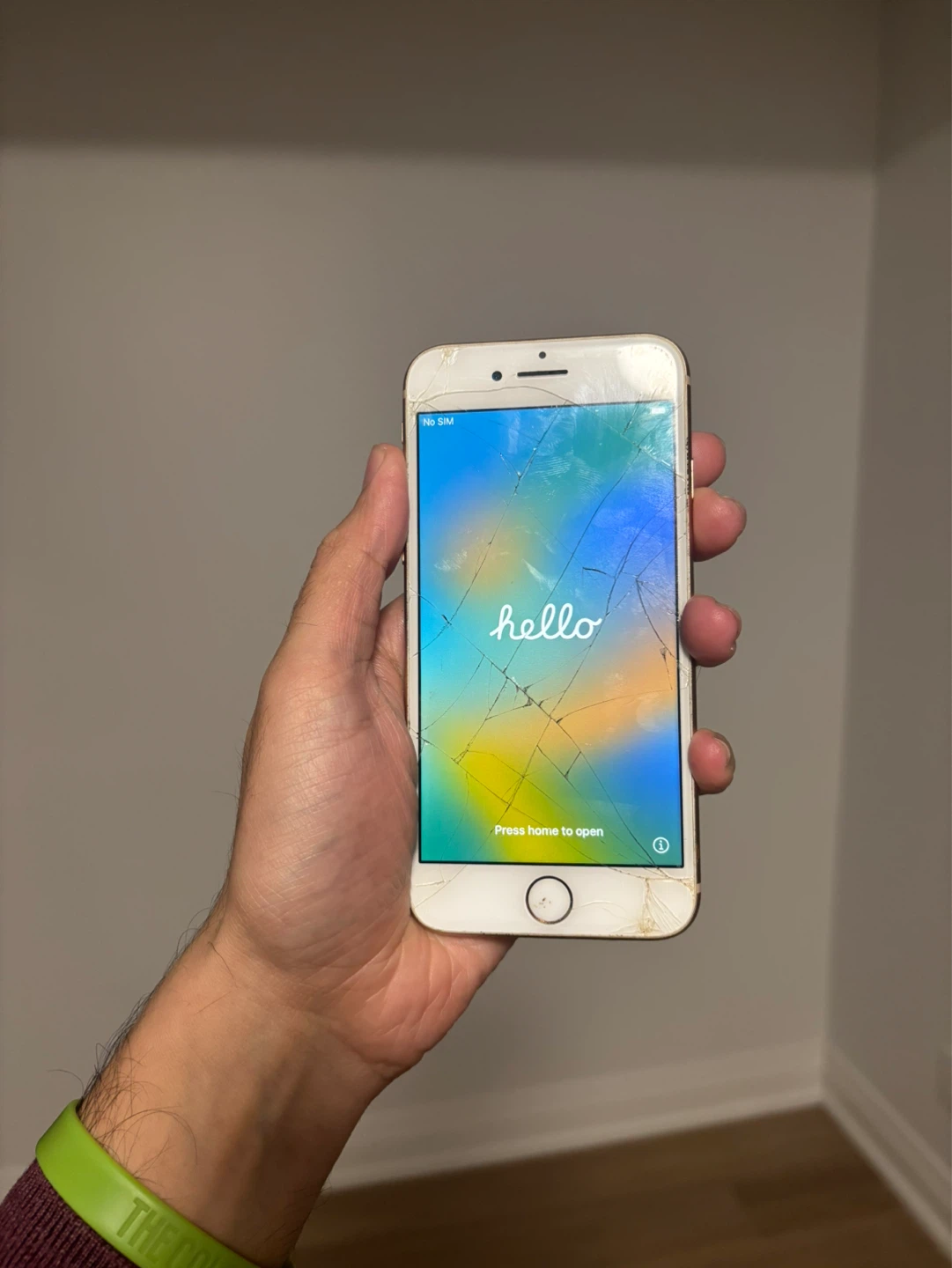 iPhone 8 - Cracked Screen plus’s still functional