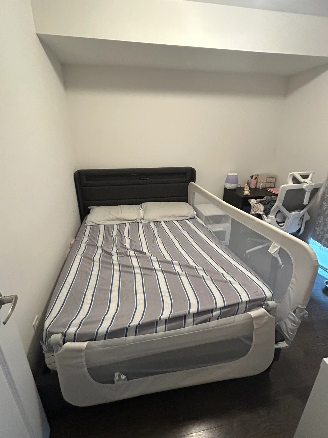 White Mesh Baby Bed Rail Guard - photo 3
