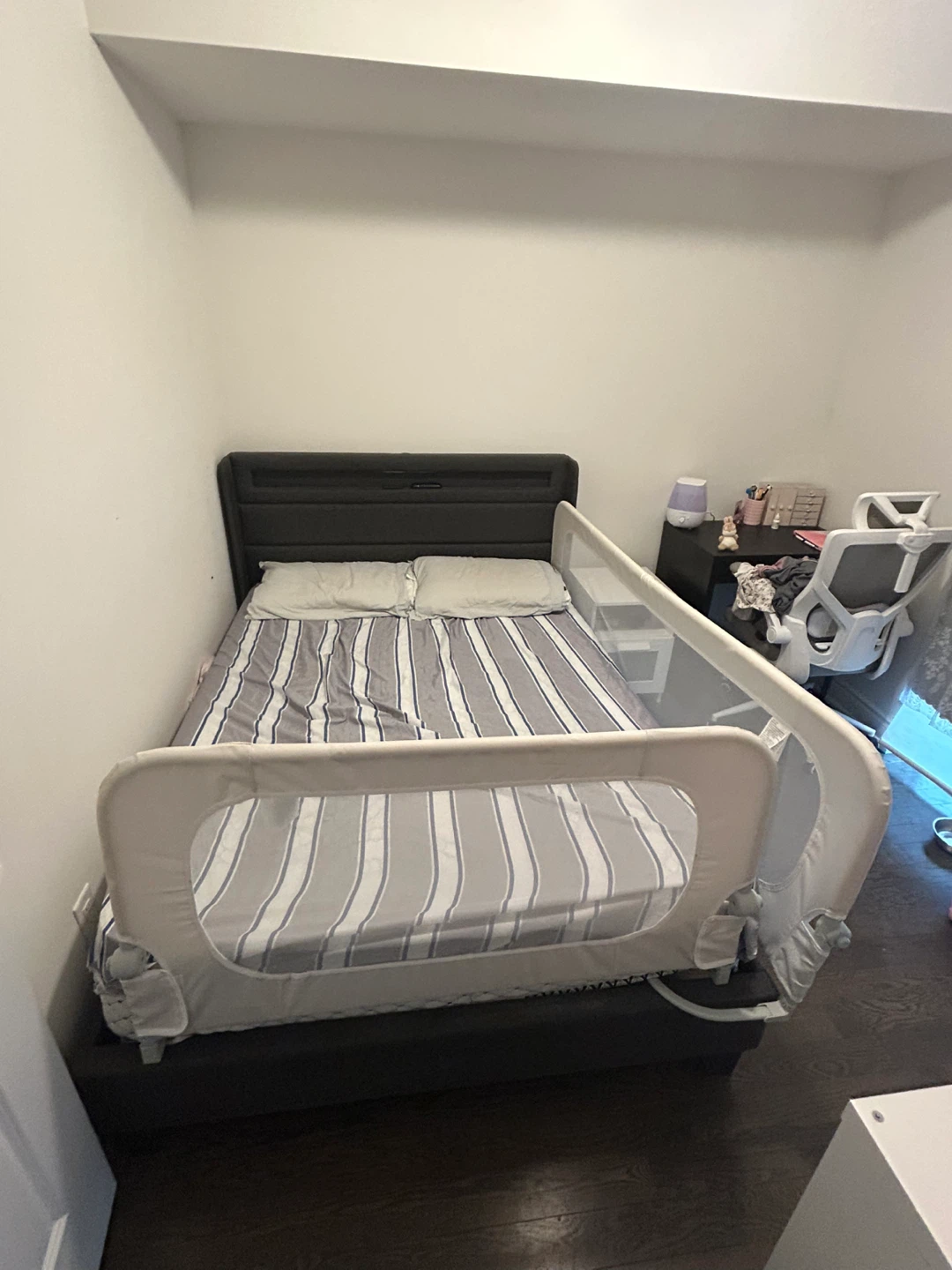 White Mesh Baby Bed Rail Guard - photo 2