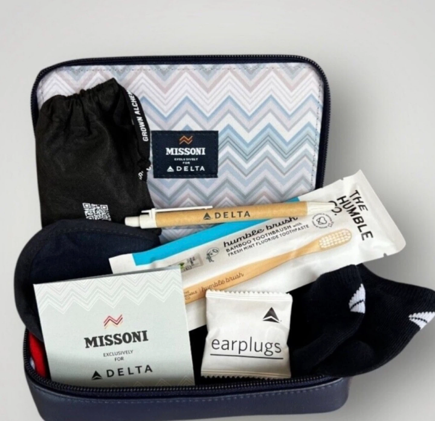 Missoni Delta One first class amenity kit and slipper