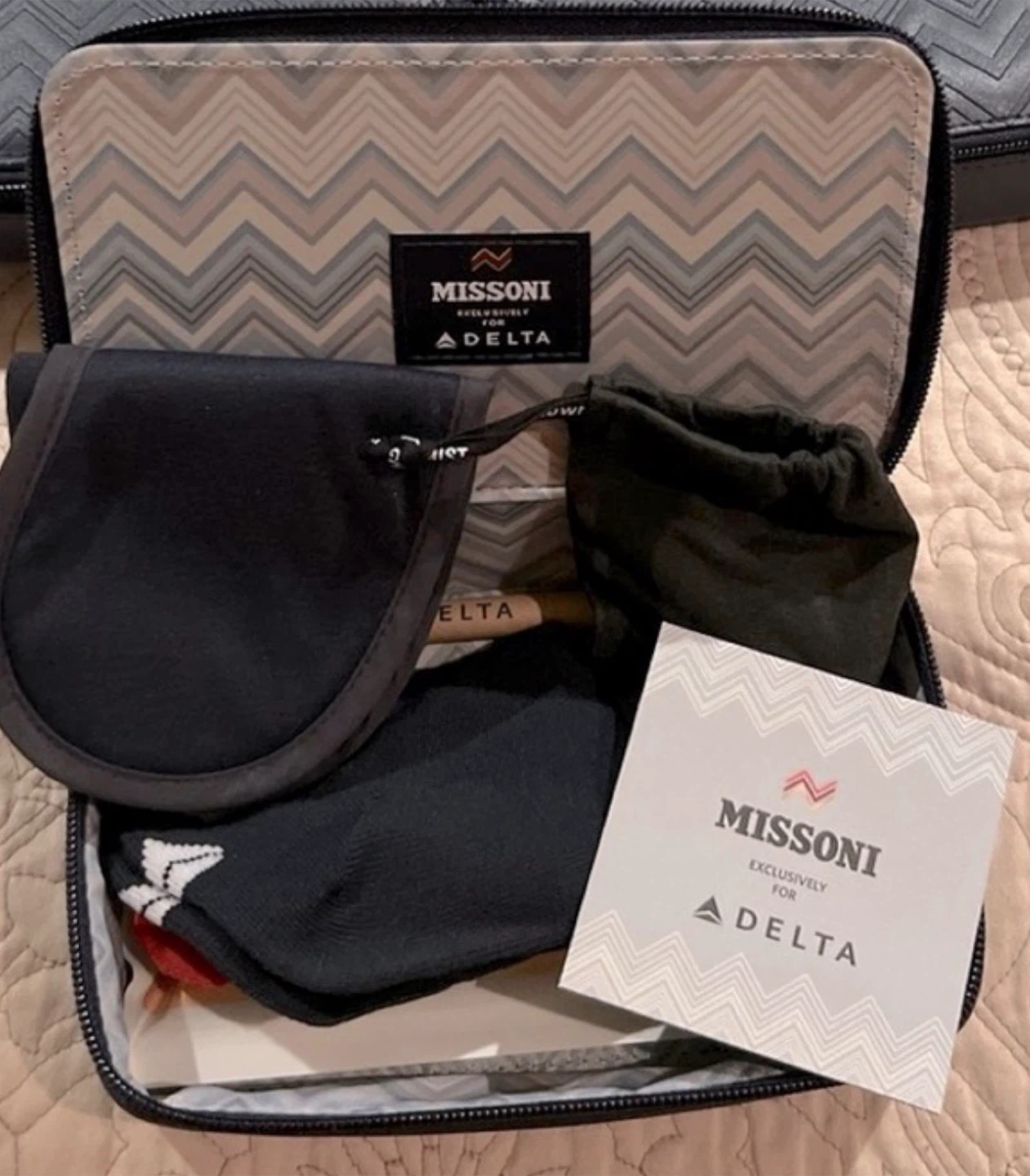 Missoni Delta One first class amenity kit and slipper - photo 2