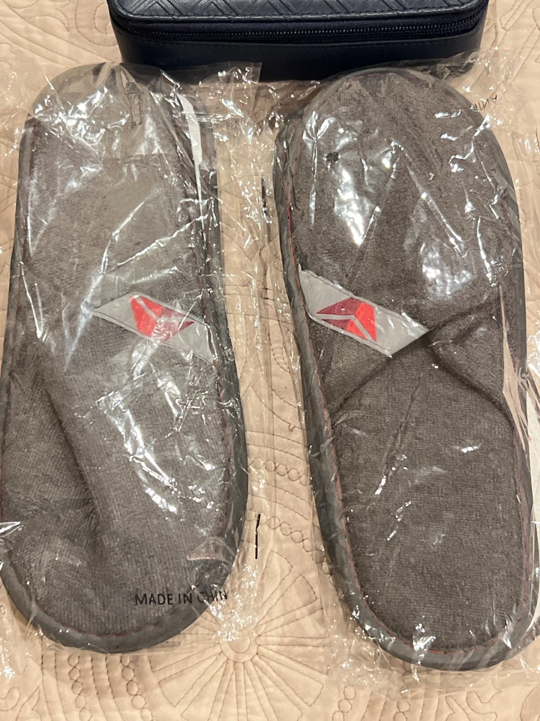 Missoni Delta One first class amenity kit and slipper - photo 4