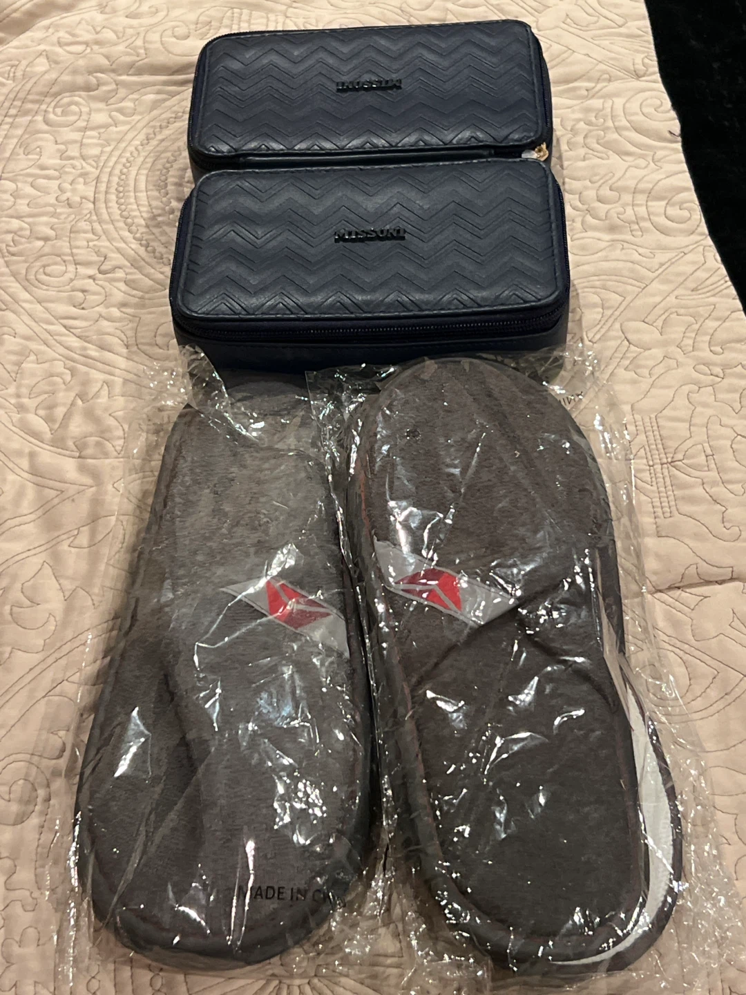 Missoni Delta One first class amenity kit and slipper - photo 5