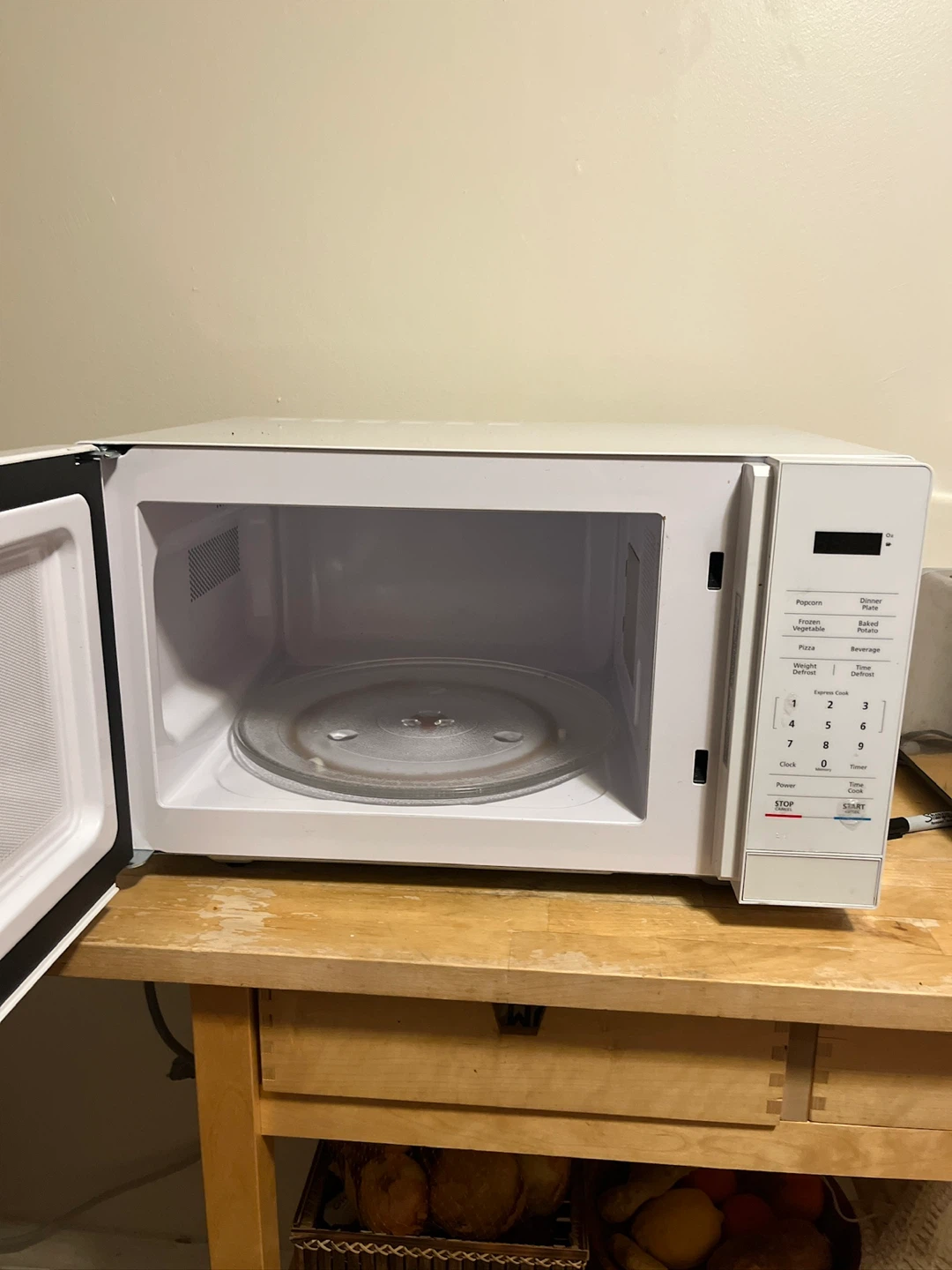 Magic Chef White Microwave - photo 3
