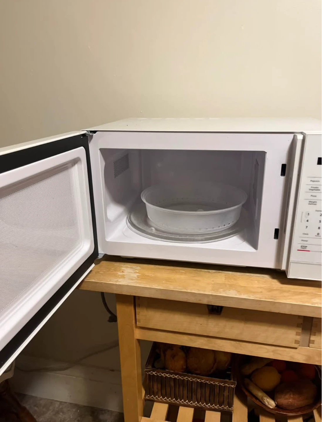 Magic Chef White Microwave - photo 2