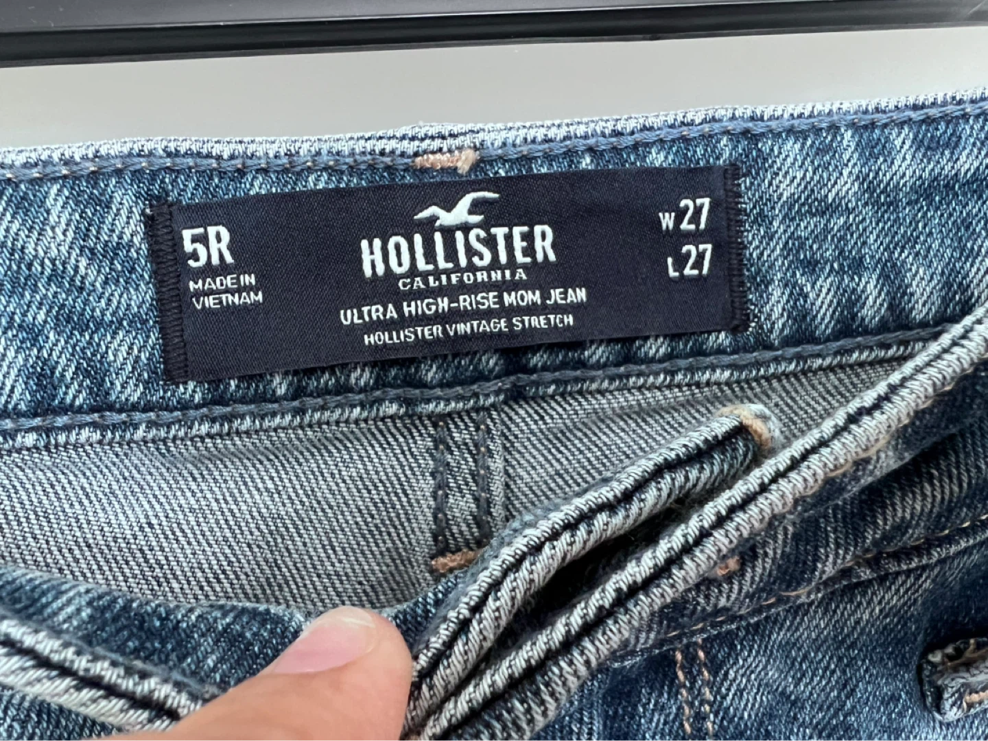 Hollister Ultra High-Rise Mom Jeans Size 27W 27L - photo 3