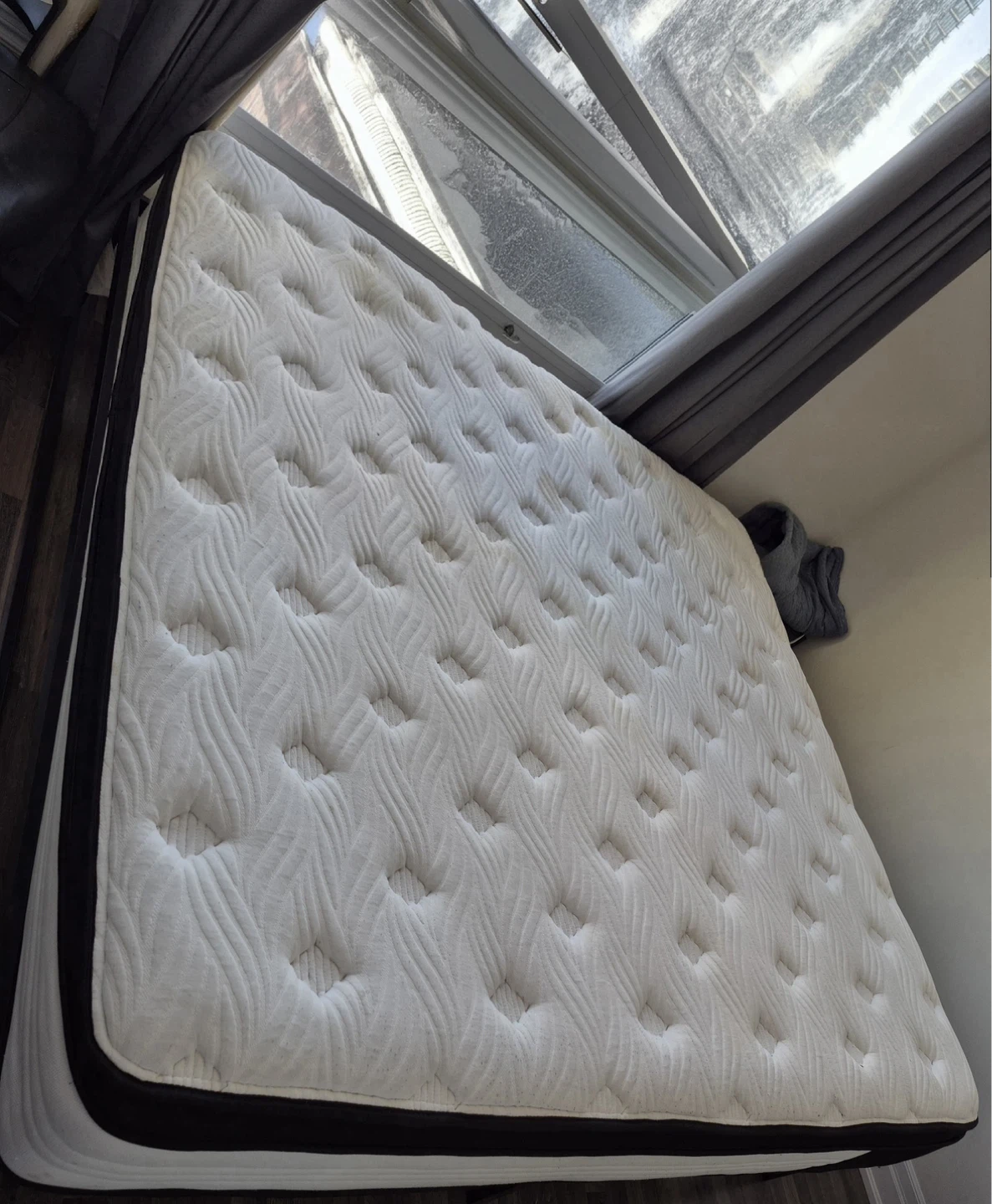 King Bed (Zinus frame + Avenco mattress)