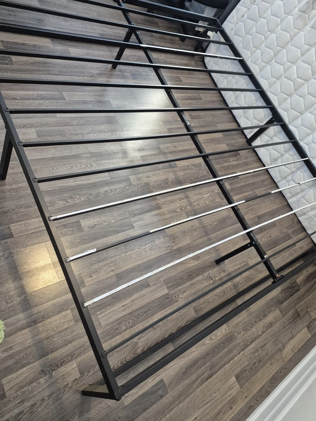King Bed (Zinus frame + Avenco mattress) - photo 2