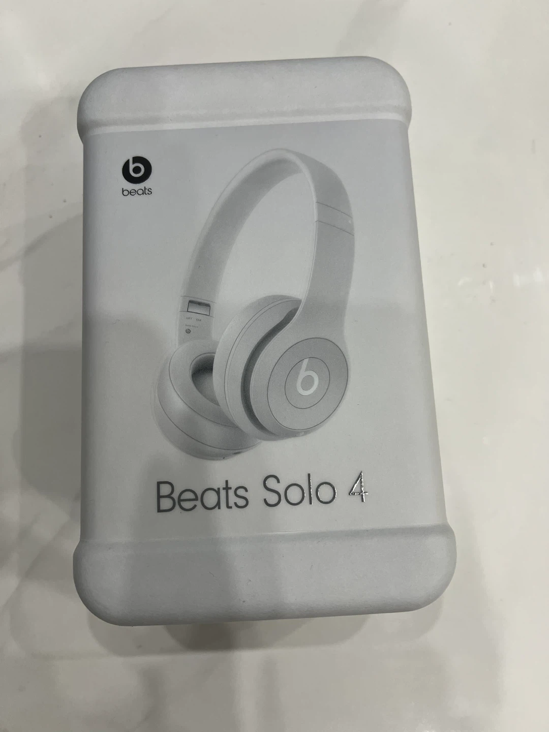 Beats solo4 (BRAND NEW)