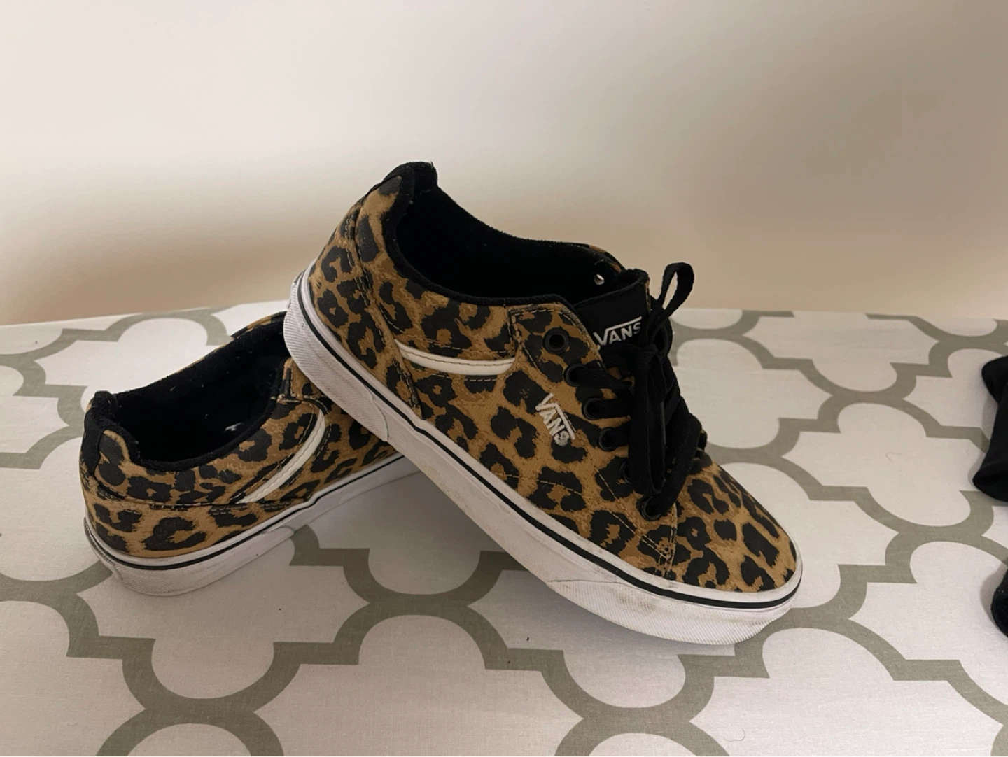 Vans Women's Leopard Print Low Top Sneakers Size 7.5