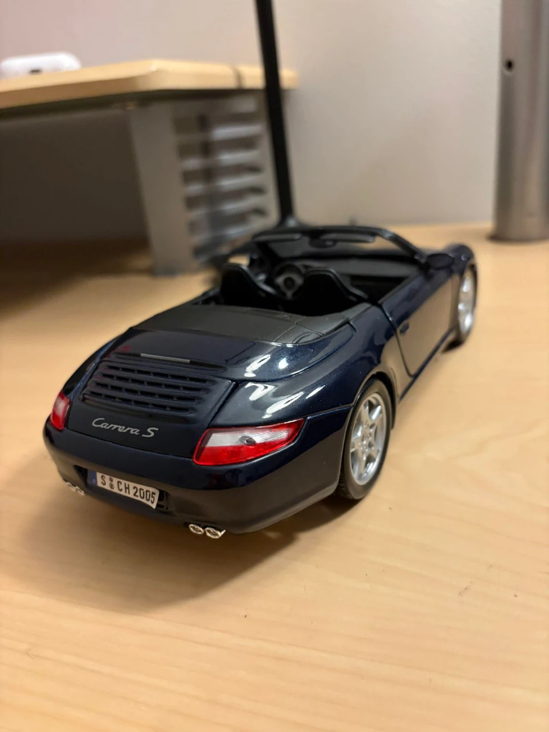 Porsche 911 Carrera S Convertible Dark Blue Diecast Model Car - photo 2