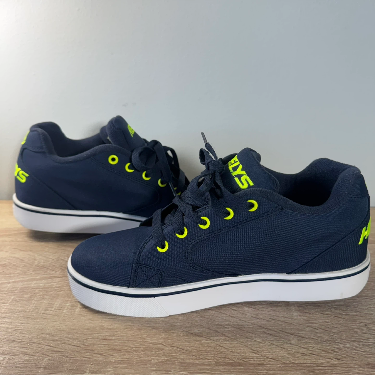 Heelys Navy Blue Roller Shoes Youth Size 5 - photo 4