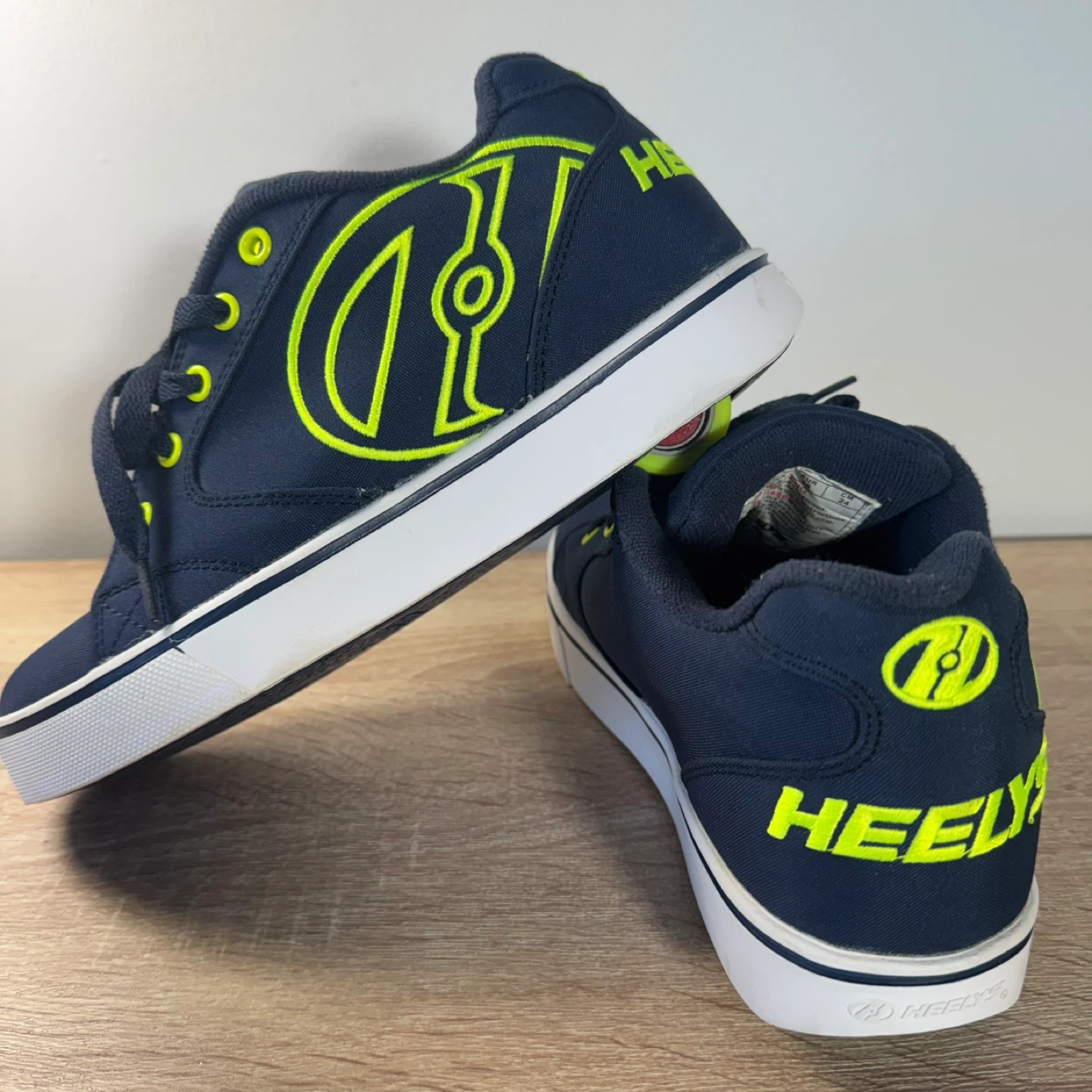 Heelys Navy Blue Roller Shoes Youth Size 5