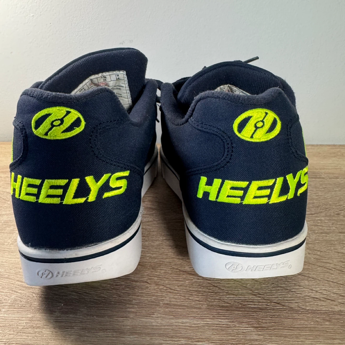 Heelys Navy Blue Roller Shoes Youth Size 5 - photo 2