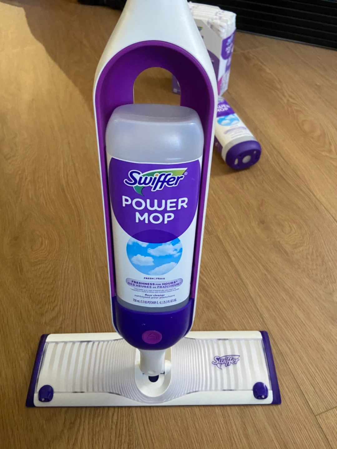 Swiffer power mop with 2 refills and 6 pads