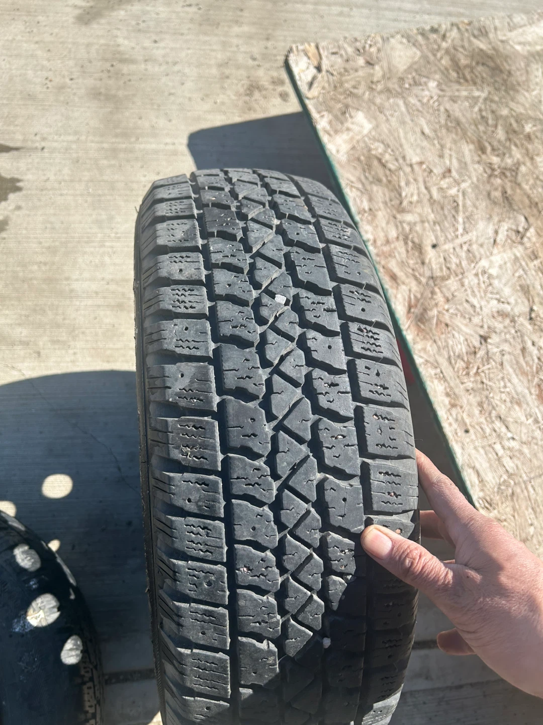 Arctic Claw Winter Tire with Rim - 185/65R14