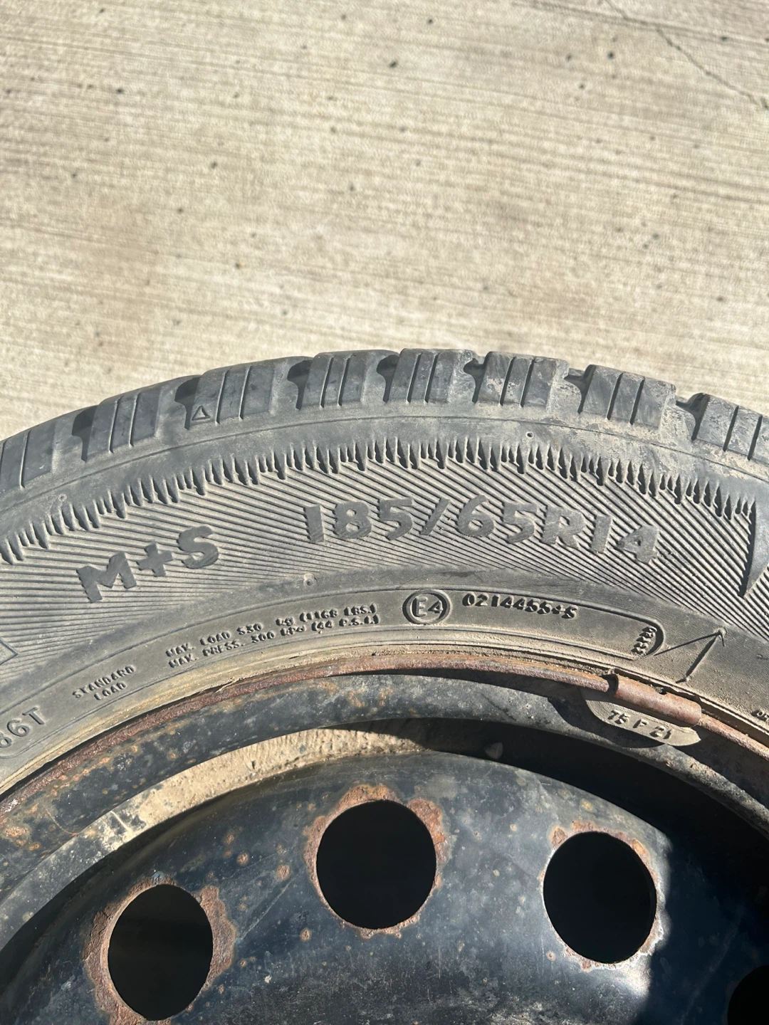 Arctic Claw Winter Tire with Rim - 185/65R14 - photo 3