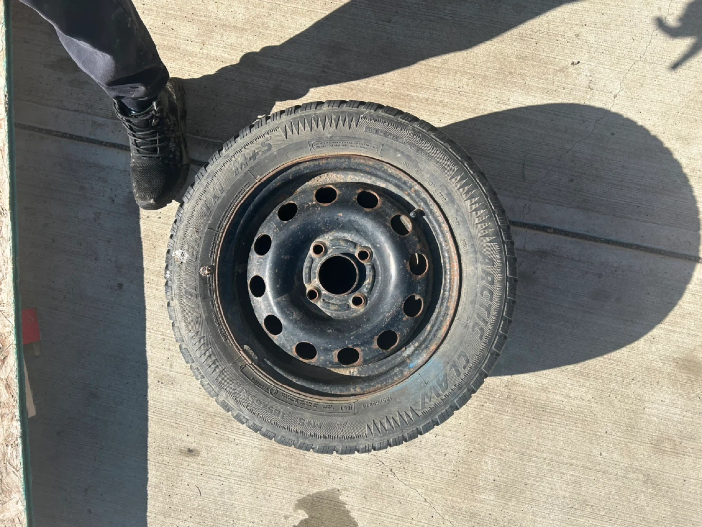 Arctic Claw Winter Tire with Rim - 185/65R14 - photo 2