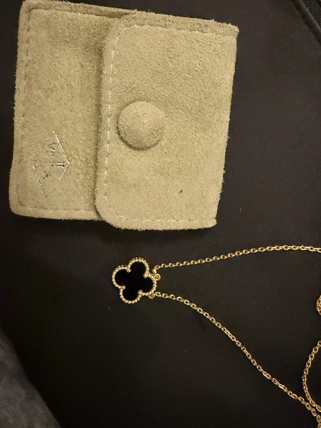 Van Cleef & Arpels Alhambra collier en or jaune et onyx