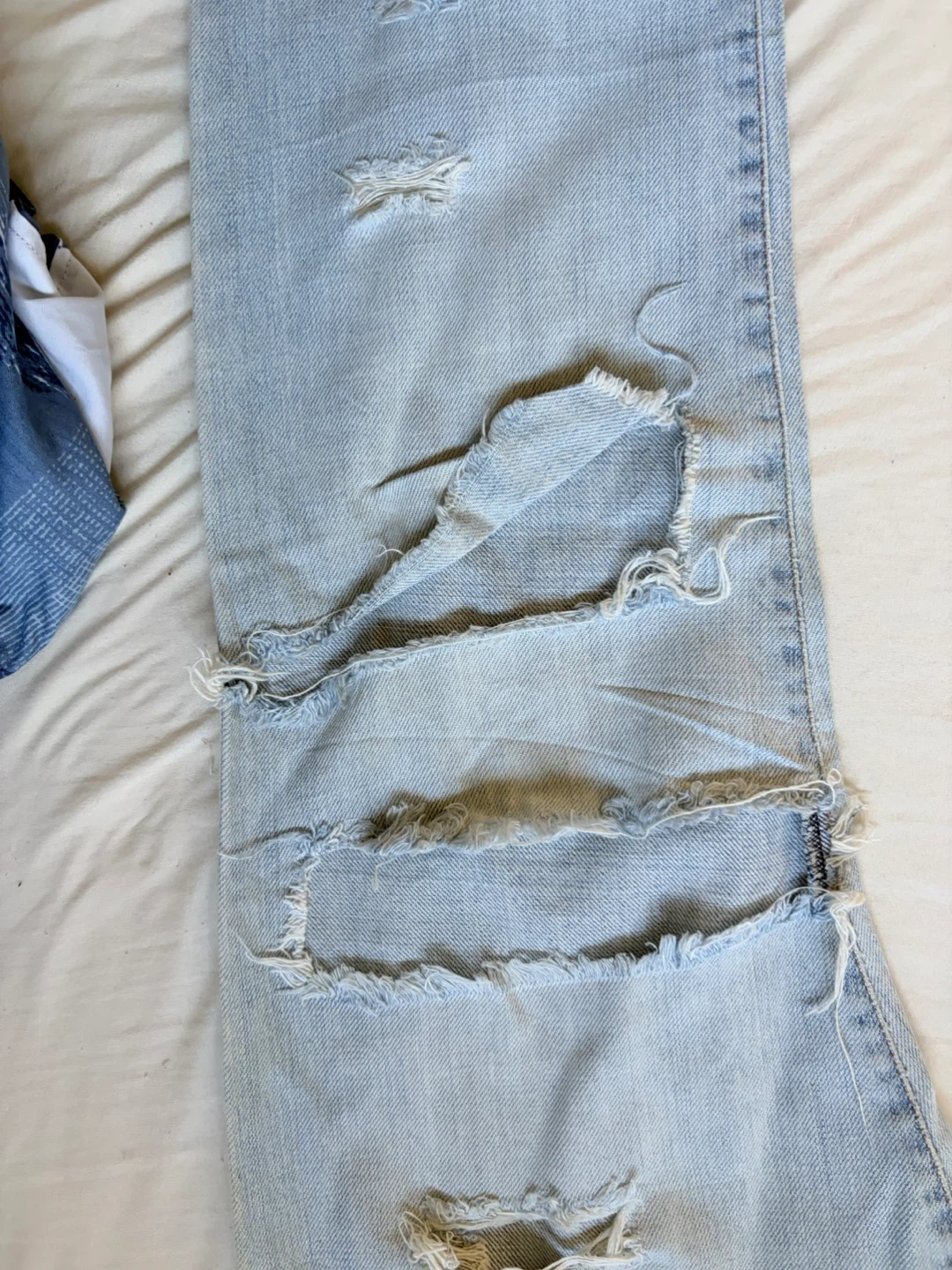 D&G Light Wash Distressed Denim Jeans - photo 3