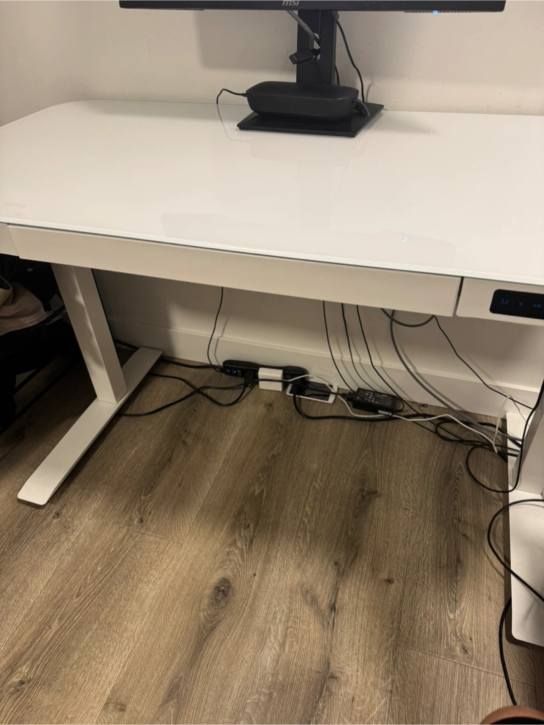 White standing desk - photo 3