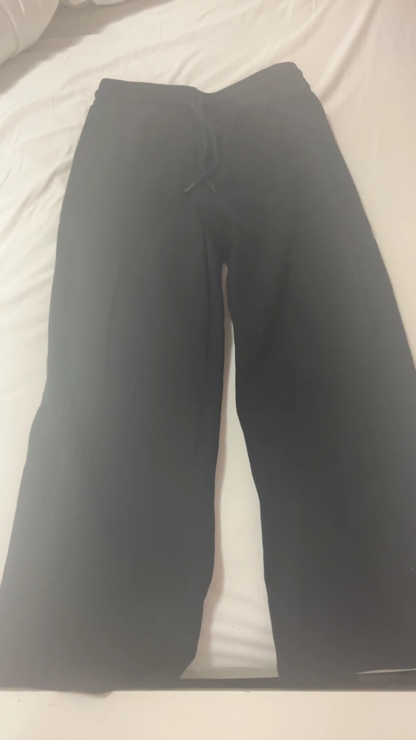 Aritzia boyfriend fit black sweatpants - photo 2