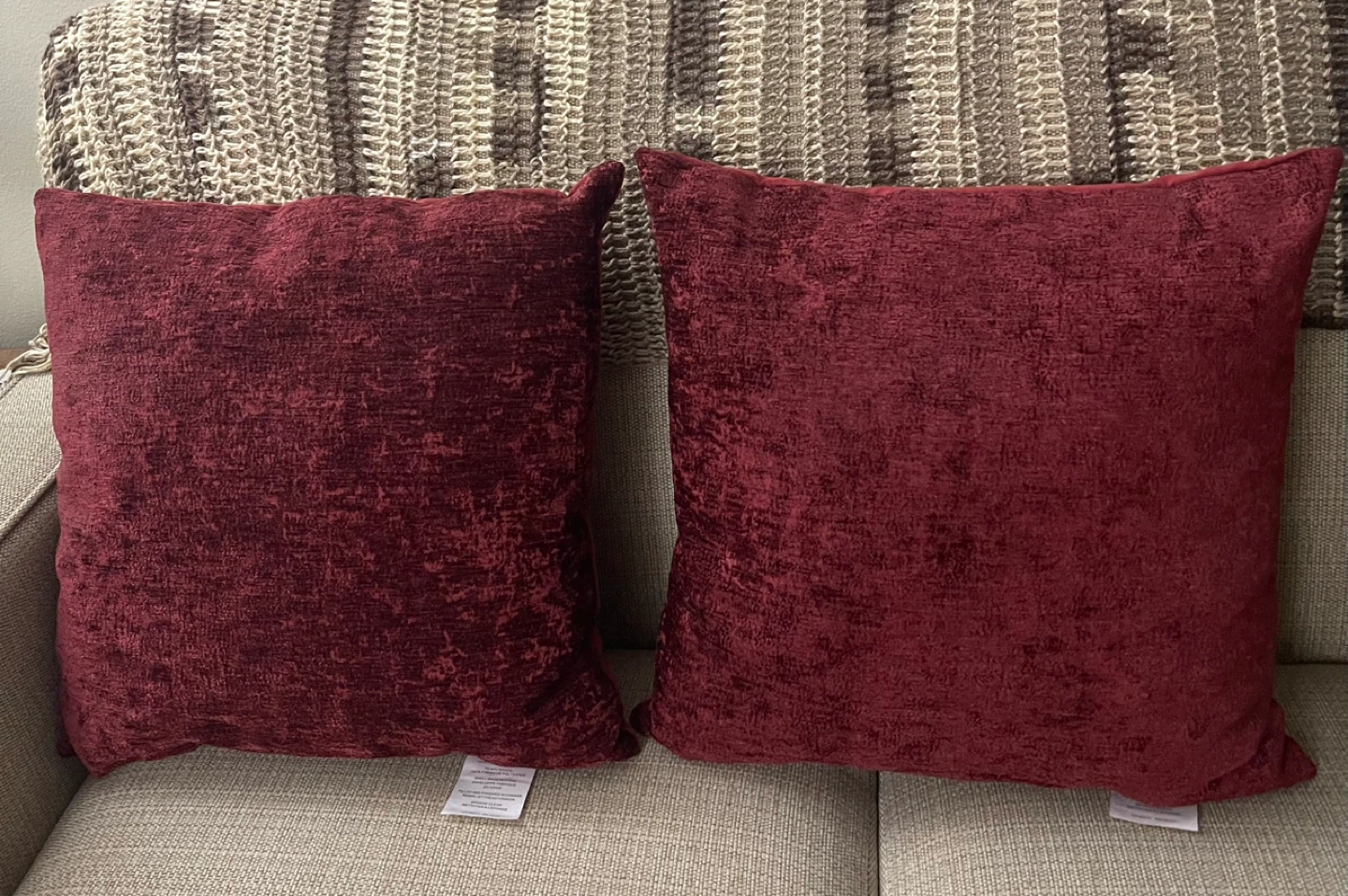 🌱 Brand New Decorative Throw Pillows, Set of 2 - Burgundy
