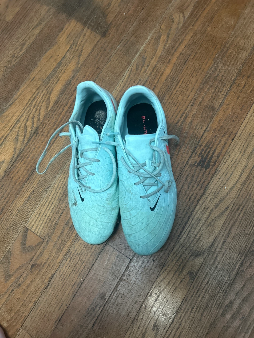 Nike Phantom Soccer Clets