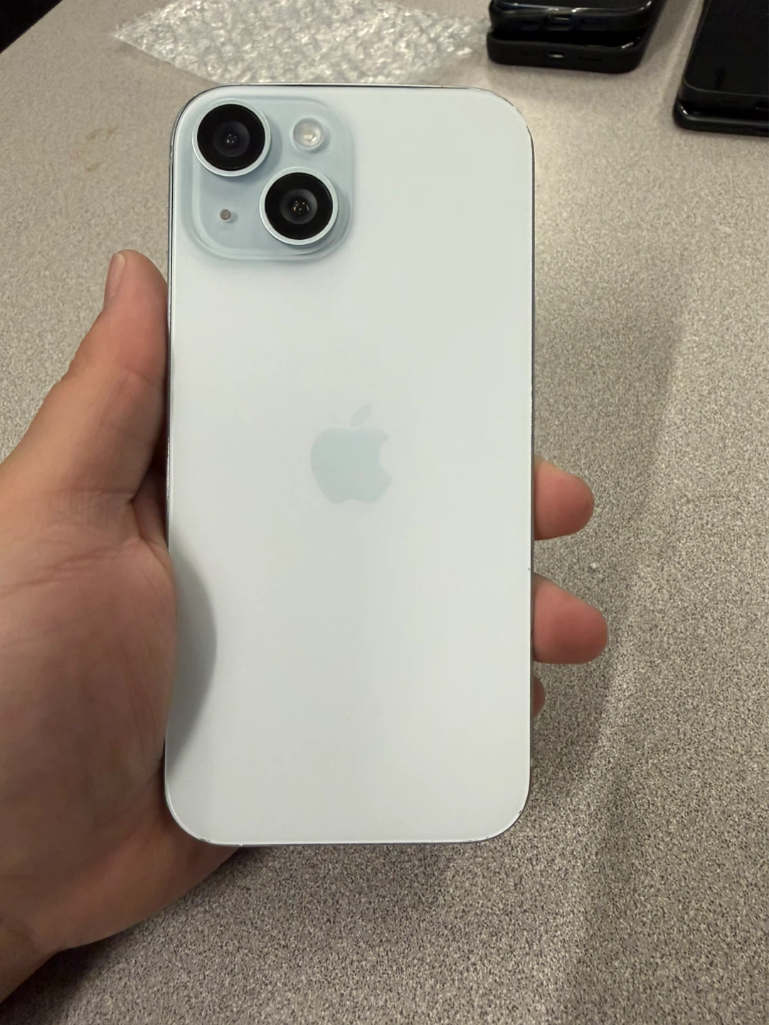 iPhone 15 - photo 4