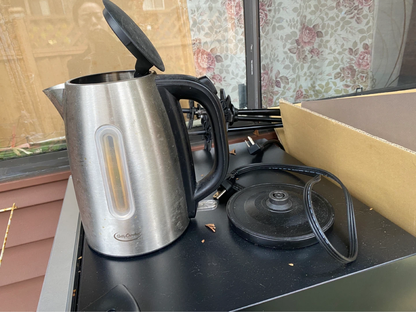 Betty Crocker Stainless Steel Electric Kettle