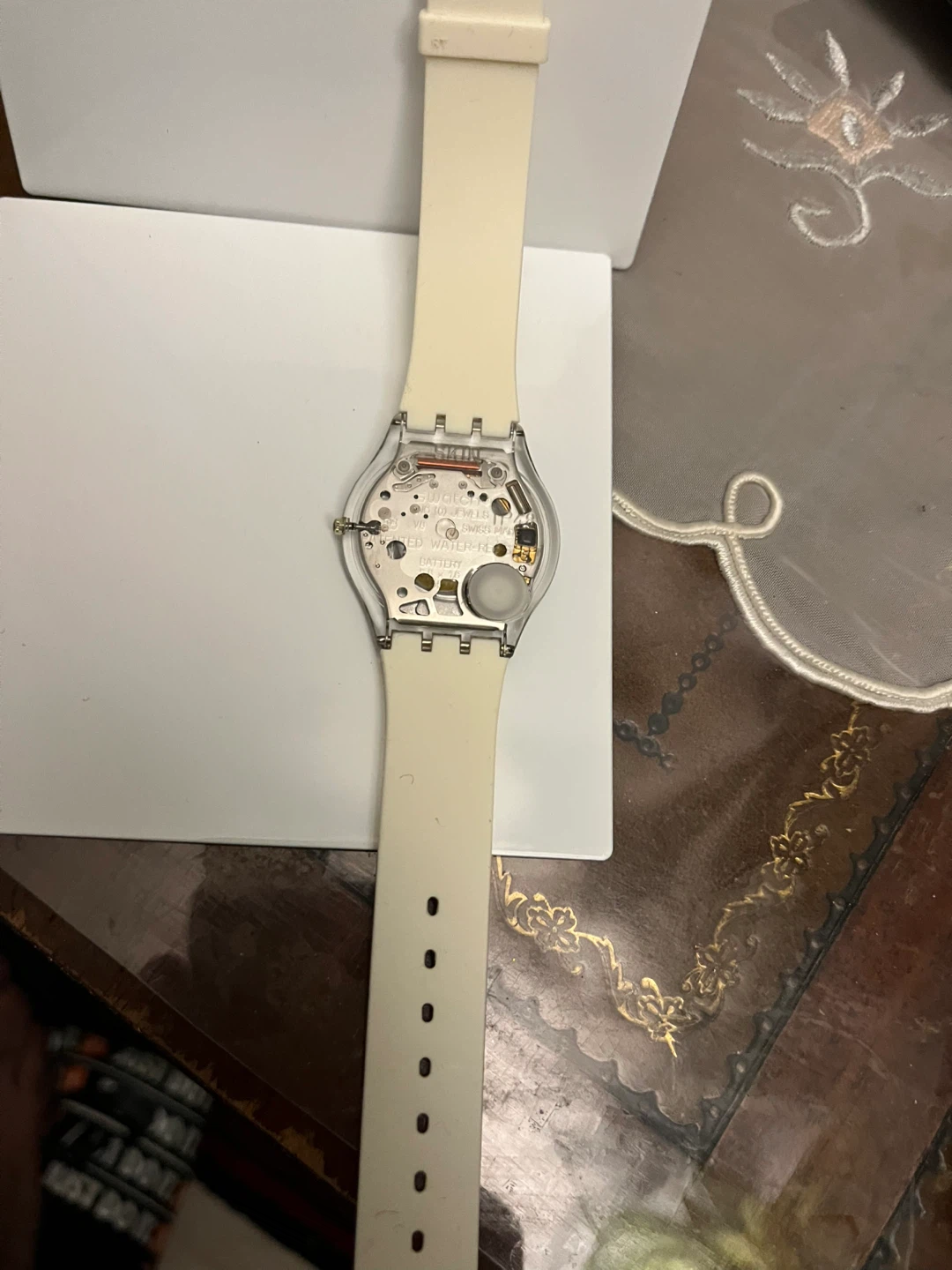 Swatch White Watch - photo 4