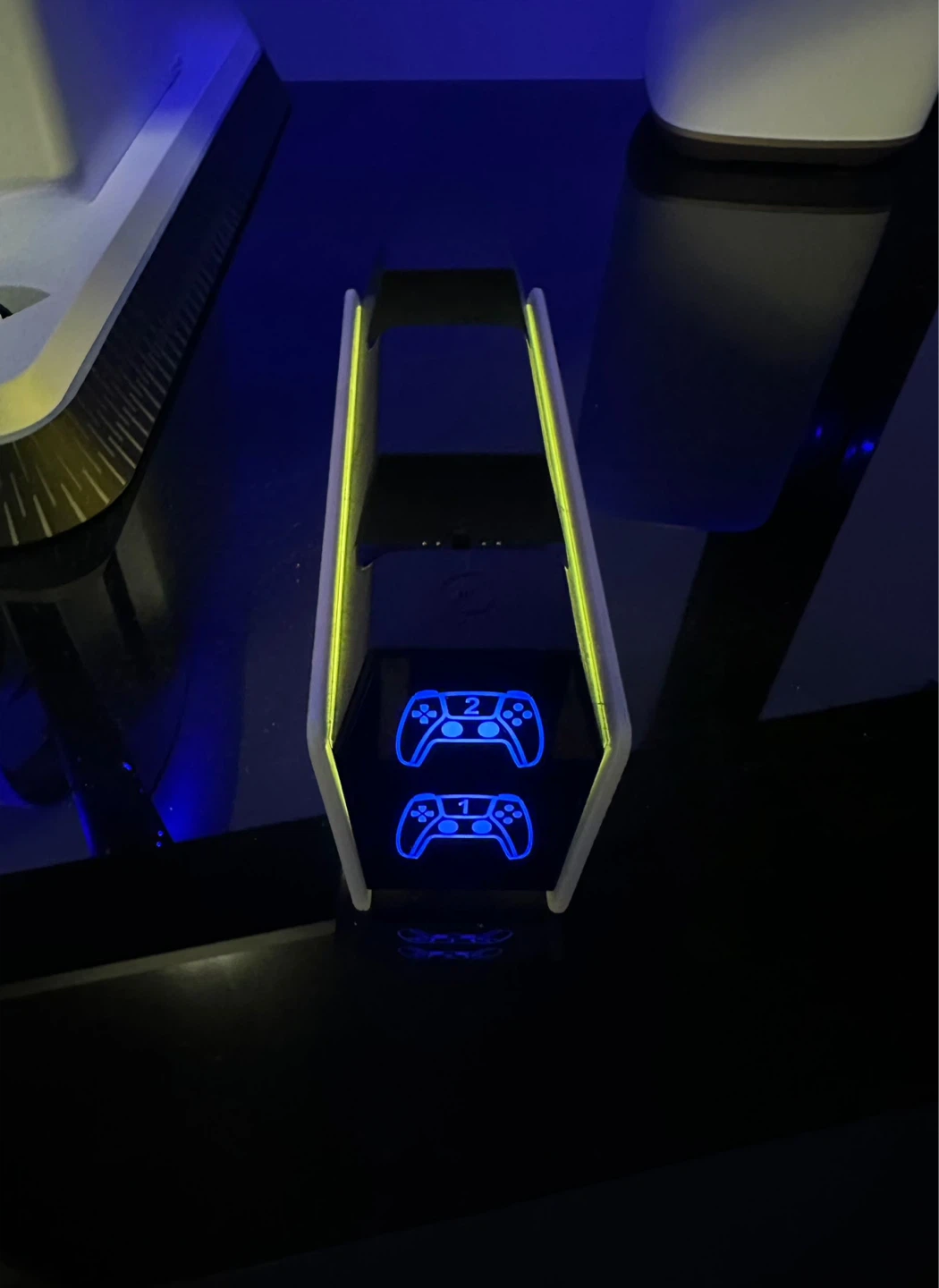 OIVO Playstaion 5/DualSense Charging Dock W/ RGB Colors - photo 2