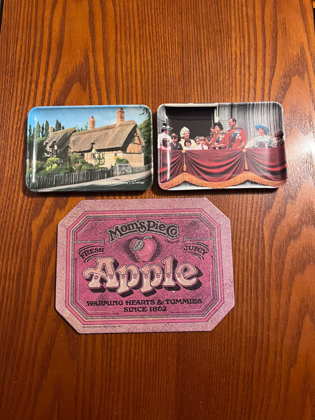 VINTAGE MELAMINE TRAYS & HOT MAT