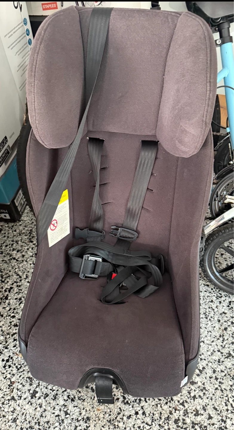 Clek Fllo car seat