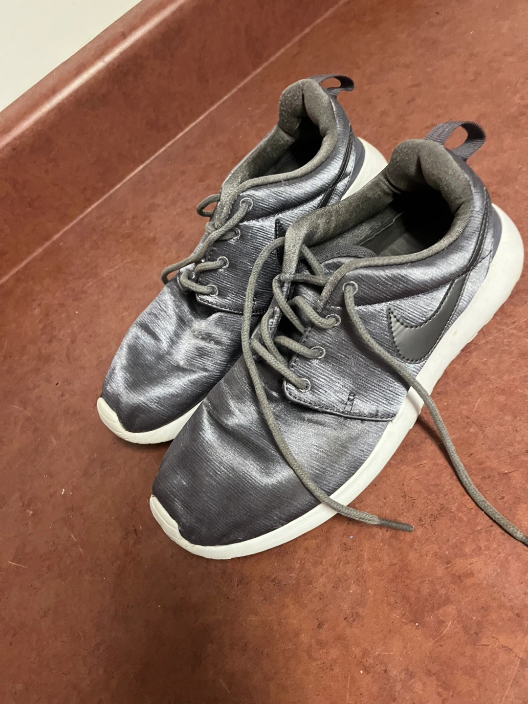 Nike Roshe Run Shies woman’s size 6.5