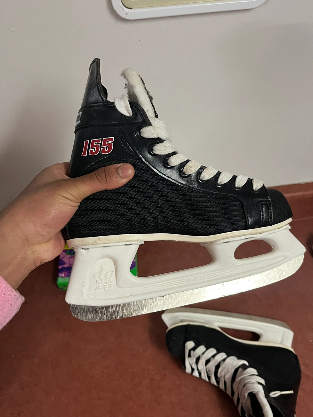 Bauer 155 Hockey Skates size 4 - photo 3