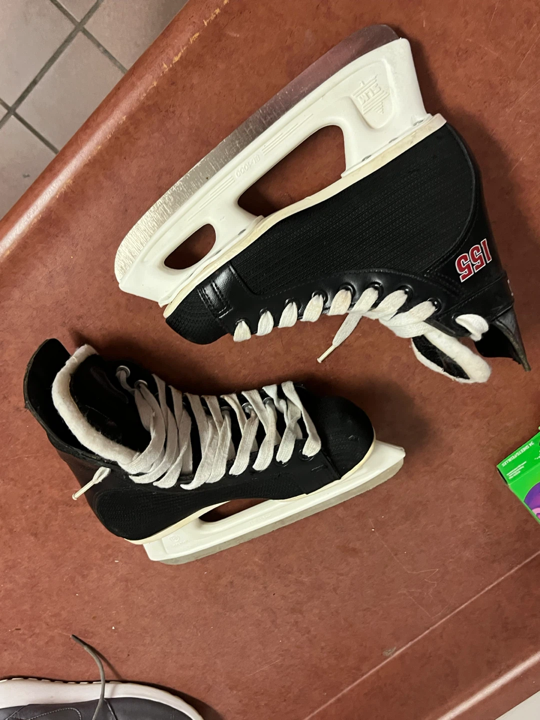 Bauer 155 Hockey Skates size 4