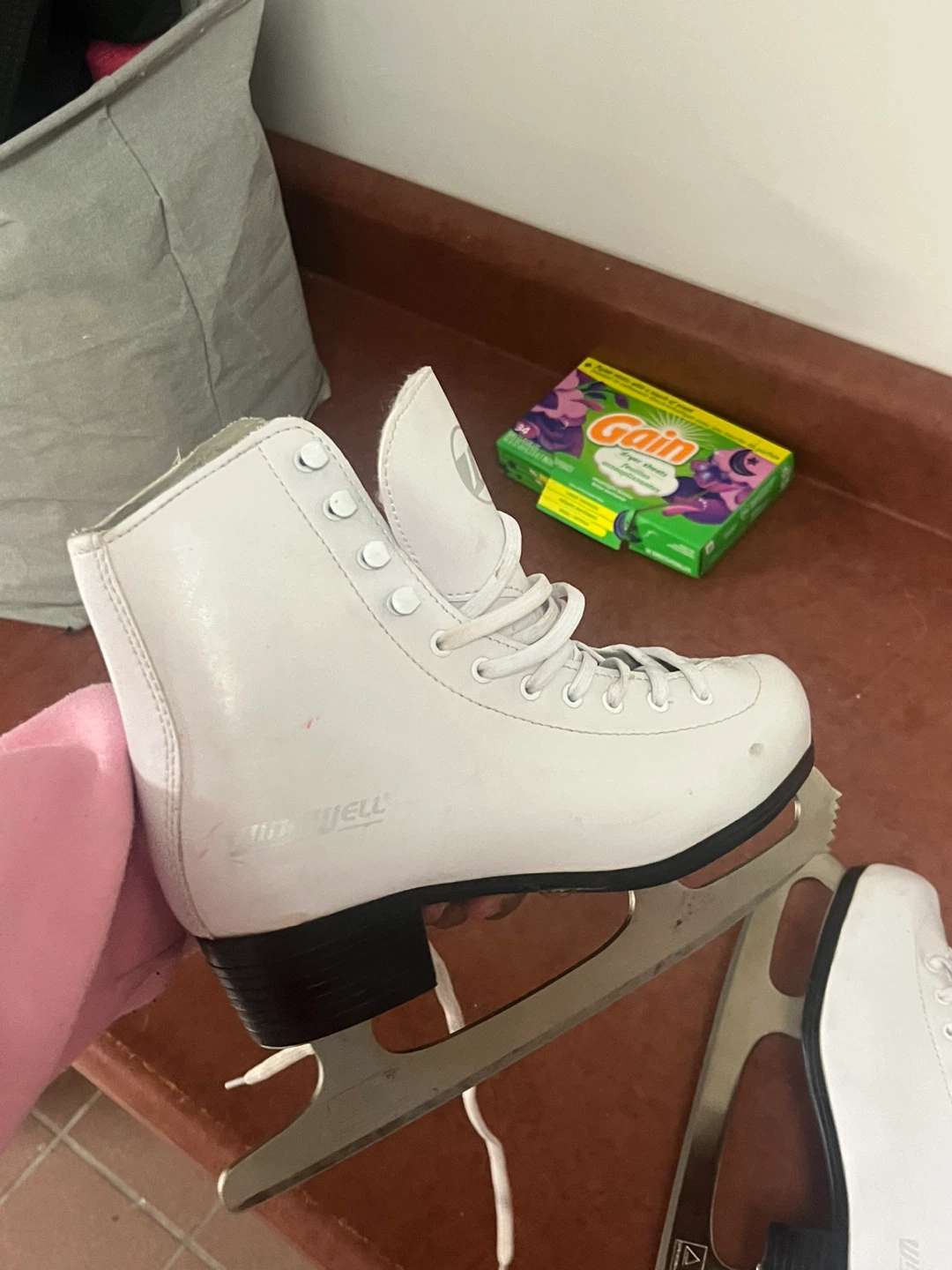 Winwell White Figure Skates  Size US 6 EUR 38 - photo 5