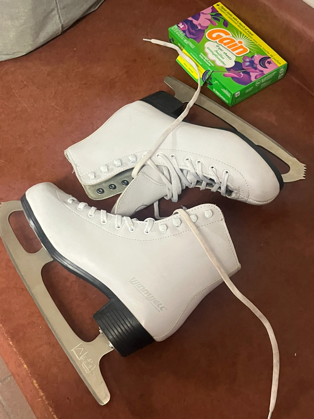Winwell White Figure Skates  Size US 6 EUR 38