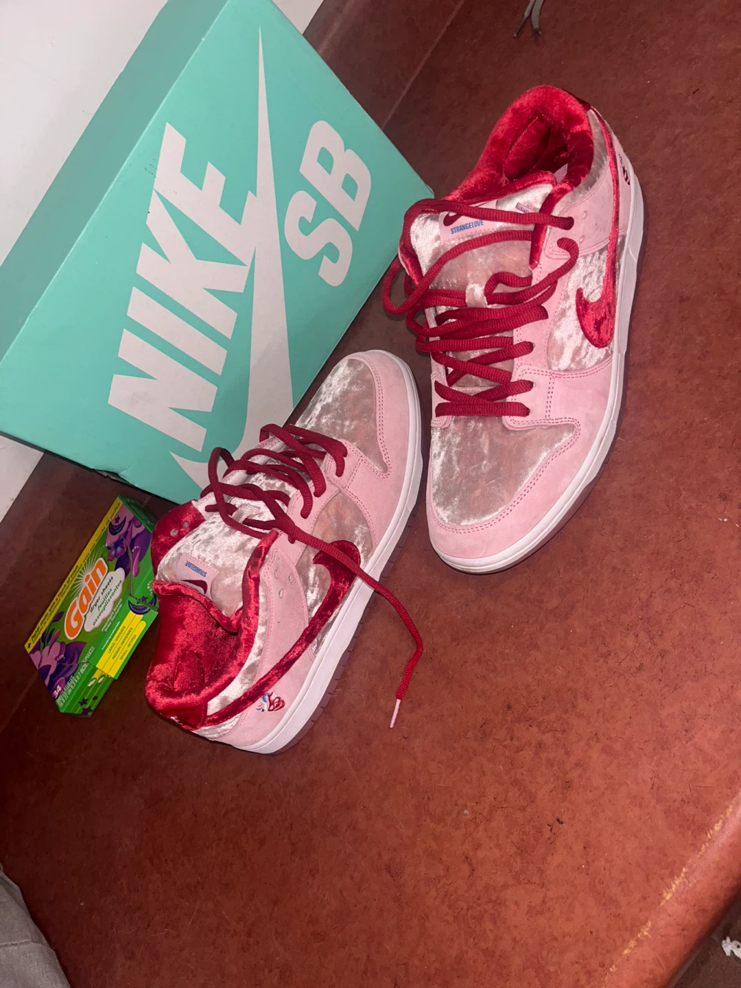 Nike SB Dunk Low Strangelove Pink Velvet size 13