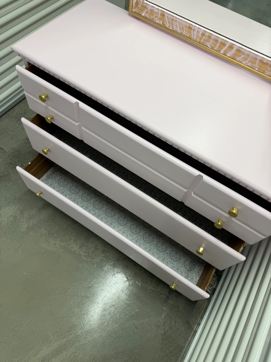 🚨Free Delivery NJ/NY Pink Light Solid Wood Dresser - 3 Drawers - photo 5
