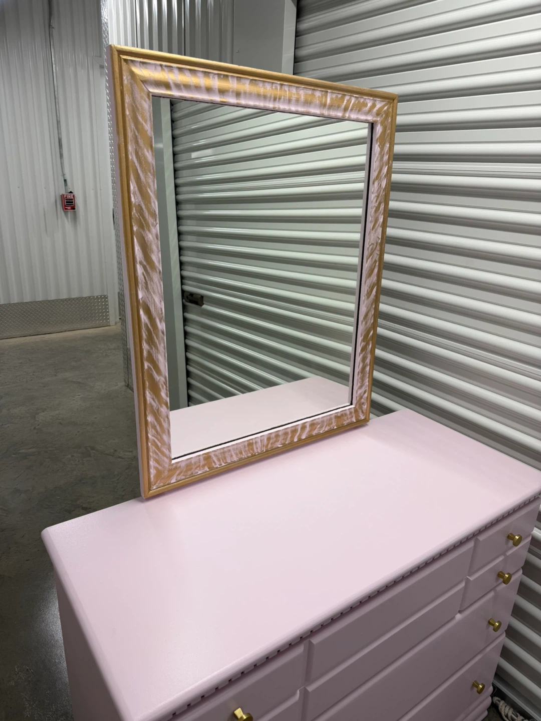 🚨Free Delivery NJ/NY Pink Light Solid Wood Dresser - 3 Drawers - photo 2