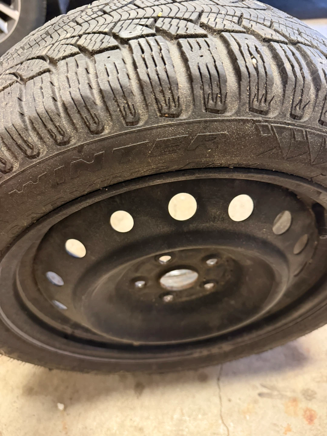 Winter Tire with Rim 235/45R17 - photo 3