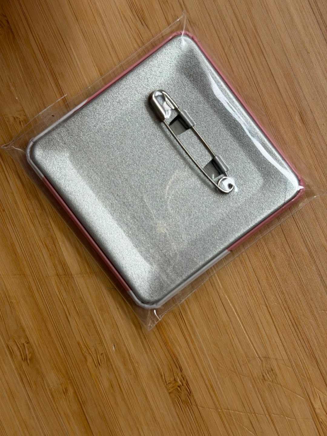 Chiikawa Square Button Badge - photo 2