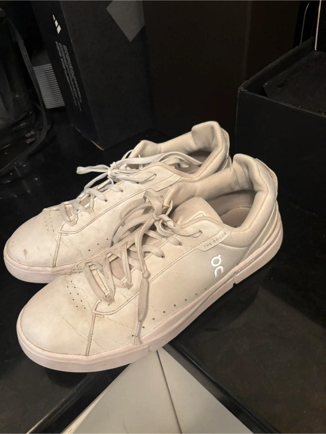 Men’s On Cloud Leather Shoe’s 10  ( Roger )