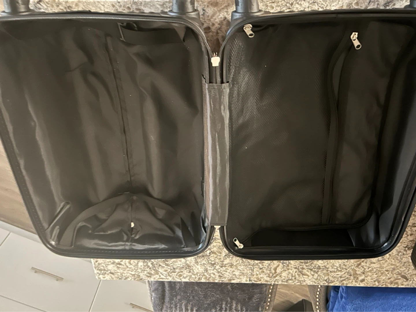 Black Hardshell Spinner Luggage - photo 4