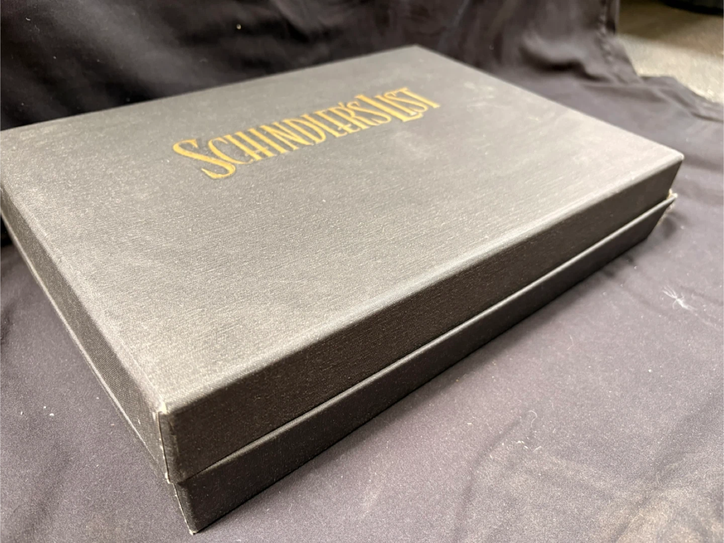 Schindler's List Collector's Edition Box Set (Book, VHS, CD) - photo 3