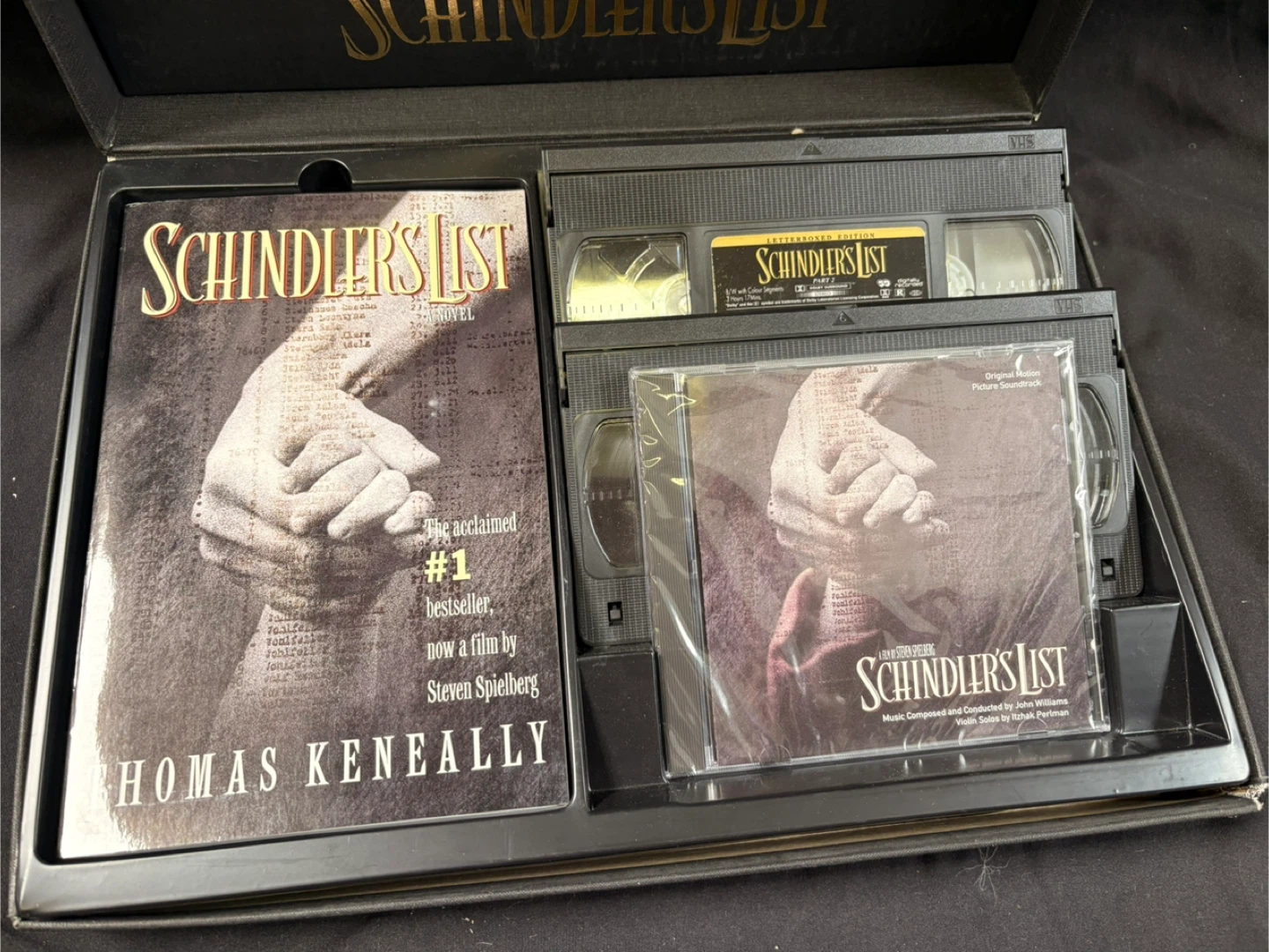 Schindler's List Collector's Edition Box Set (Book, VHS, CD) - photo 5