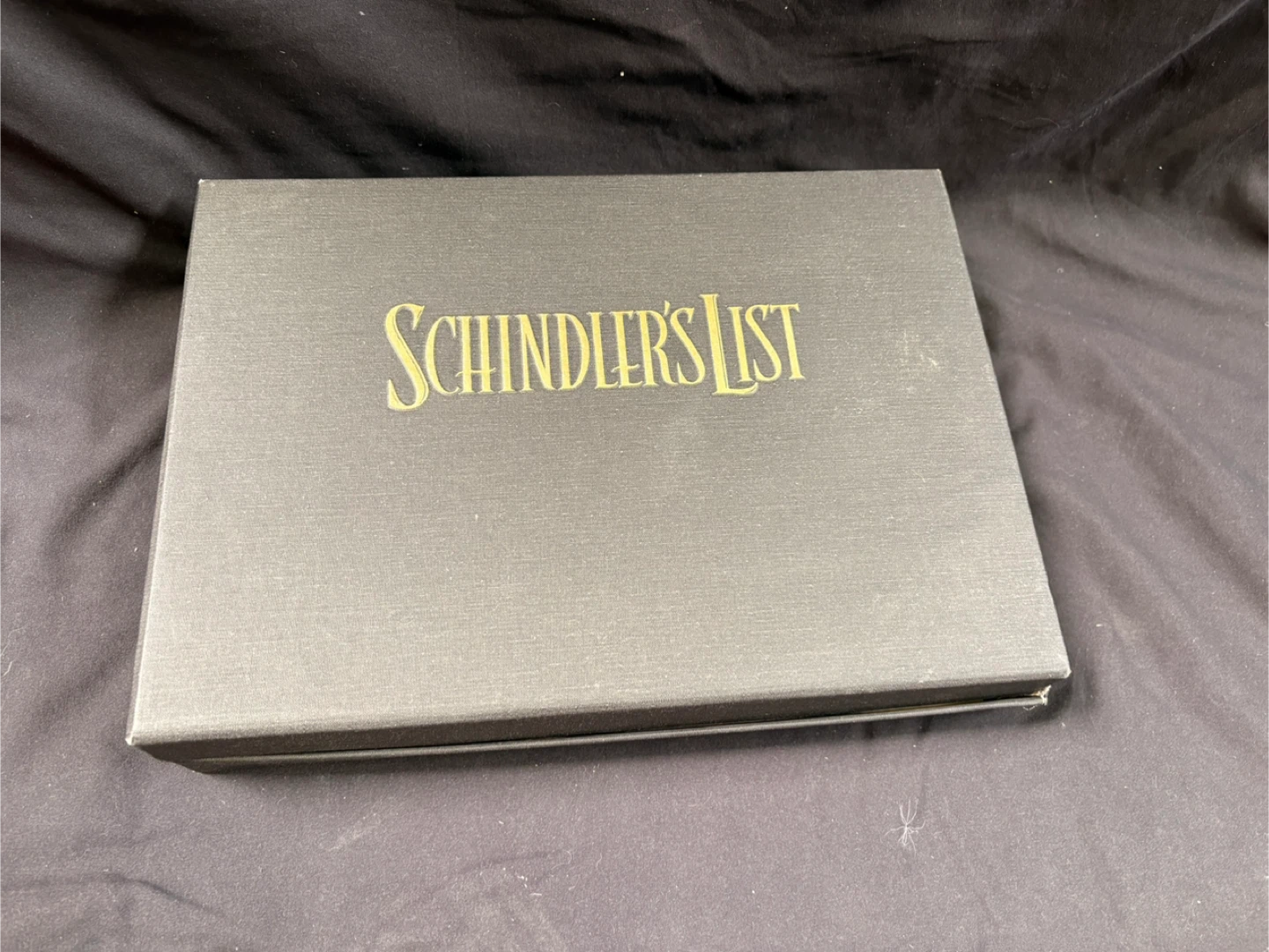 Schindler's List Collector's Edition Box Set (Book, VHS, CD) - photo 2